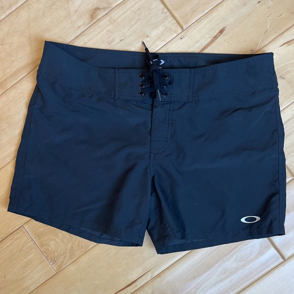 Oakley Pants - Women’s Oakley Board Shorts - L 11/12
